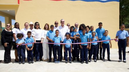 Presidente entrega viviendas e  inaugura escuelas en Pto. Plata