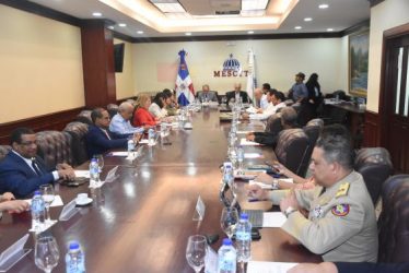 MESCyT incorpora 463 nuevos científicos carrera dominicana