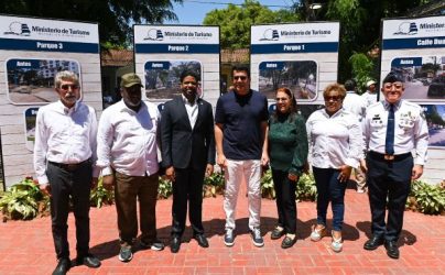 Turismo inicia reordenamiento de Boca Chica; entrega obras