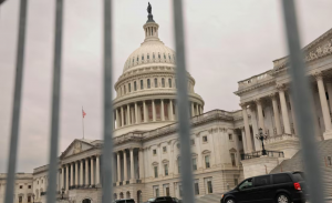 EU se asoma al cierre federal; el gobierno planea despidos