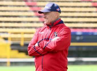 Marcelo Neveleff continuará al frente selección de fútbol de RD