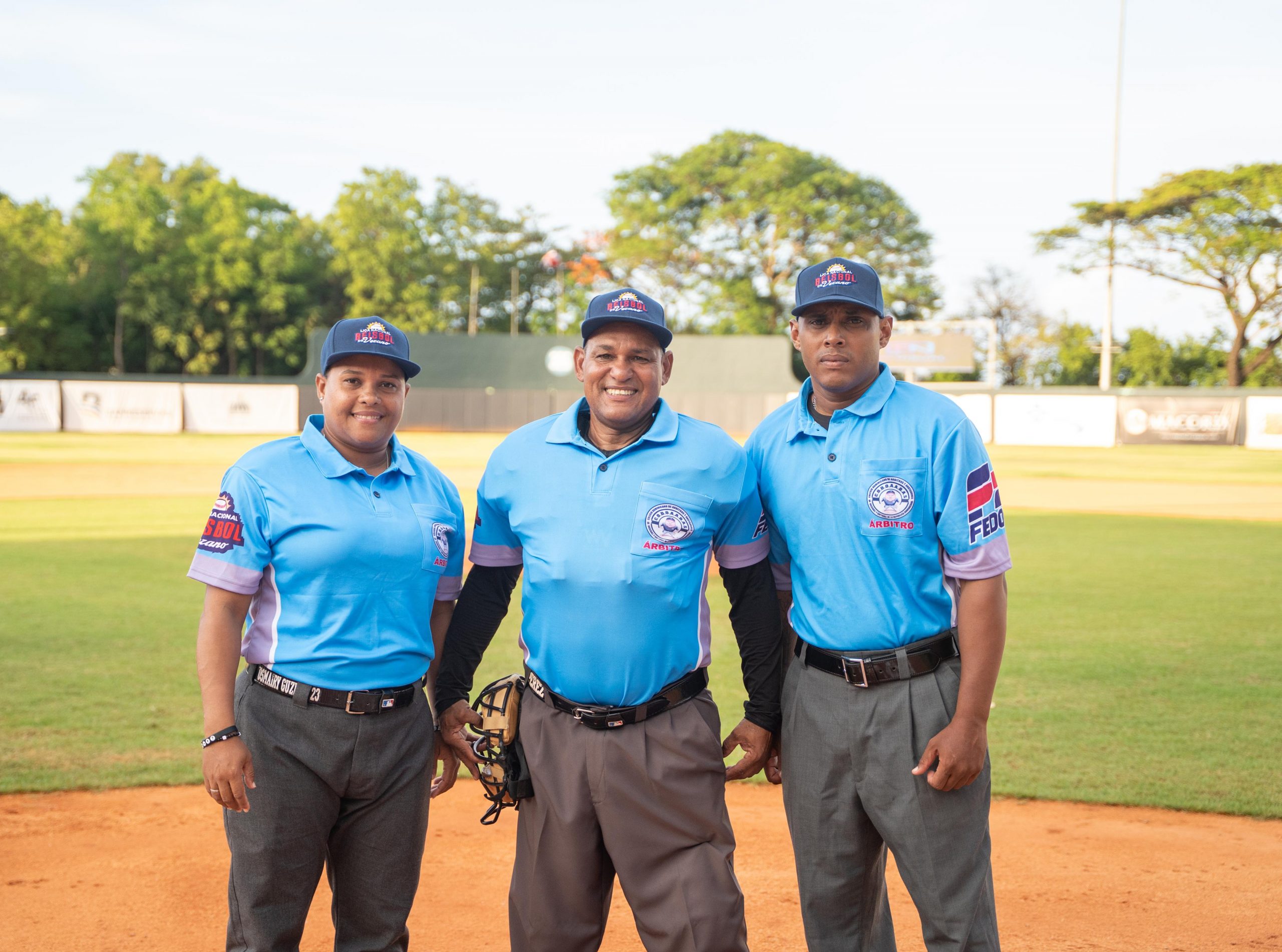 Omairy Guzmán hace historia como primera mujer árbitro RD imagen