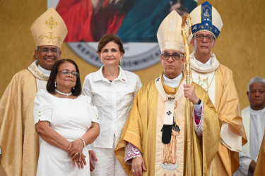 Ordenan nuevo Obispo Auxiliar de la Arquidiócesis de Santiago Ordenan nuevo Obispo Auxiliar de la Arquidiócesis de Santiago