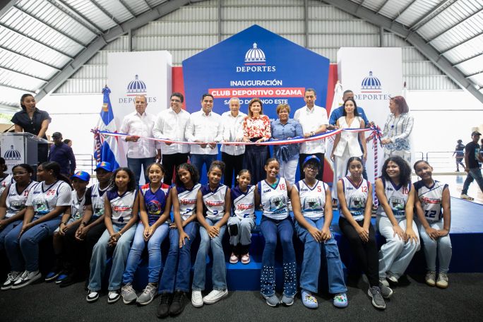 Gobierno inaugura un bajo techo en el Ensanche Ozama imagen