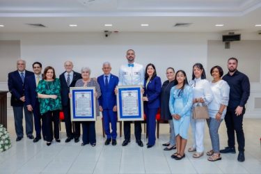 Senado dominicano reconoce a  dos prestigiosas personalidades