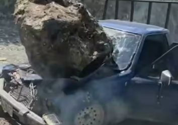 Desprendimiento de gran roca causó accidente en Jarabacoa Desprendimiento de gran roca causó accidente en Jarabacoa