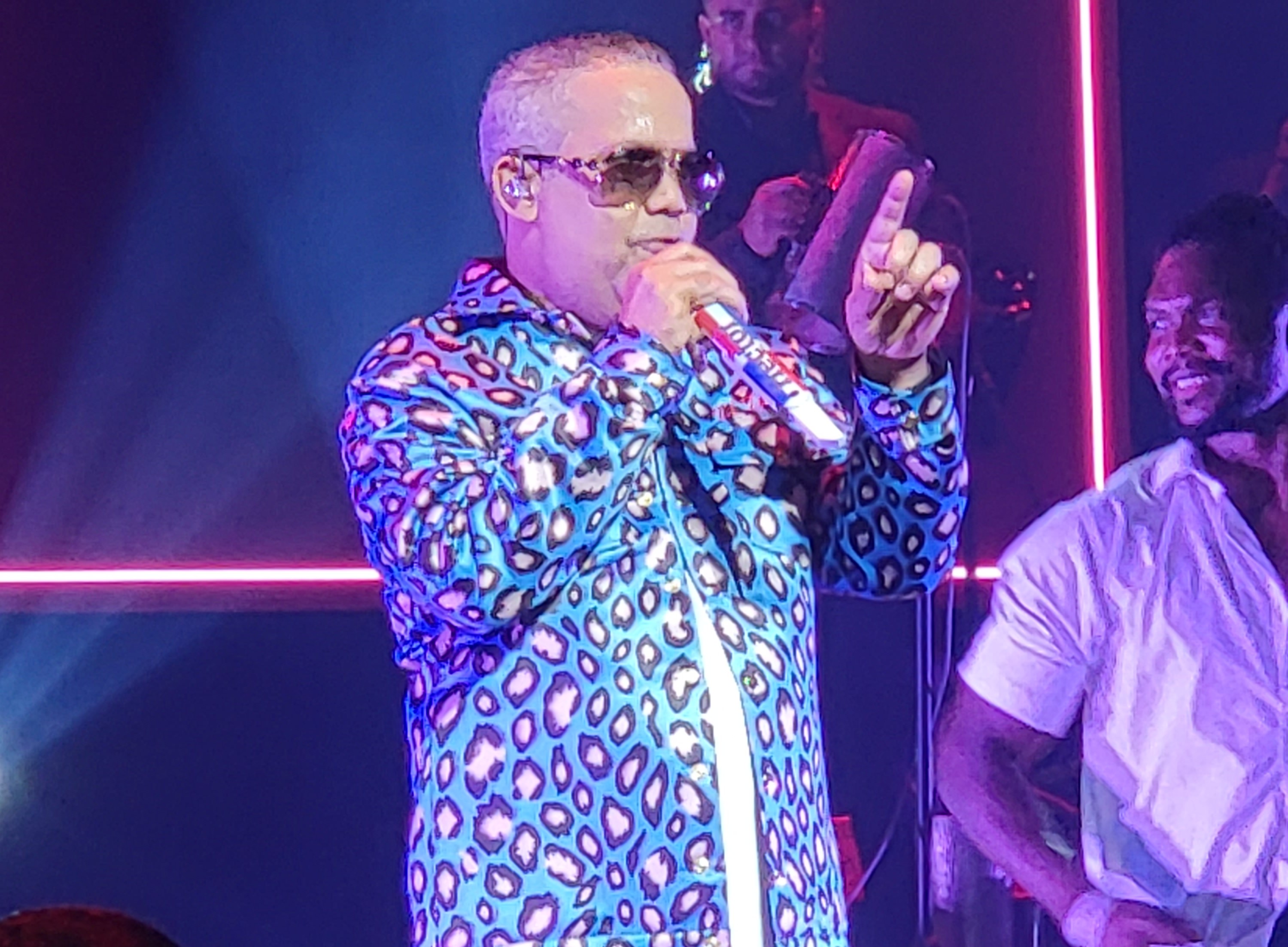 NUEVA JERSEY: Héctor Acosta ofrece éxitoso concierto imagen