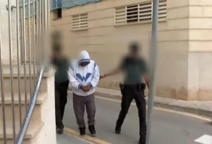 ESPAÑA: Prisión sin fianza para dominicano apuñaló a su mujer