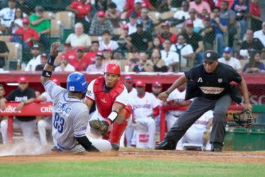 Licey vuelve a derrotar a Leones; Estrellas vencen Toros del Este