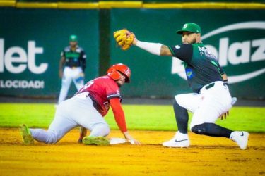 Estrellas y Toros triunfan en el beisbol de RD; suspenden en SD Estrellas y Toros triunfan en el beisbol de RD; suspenden en SD