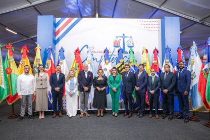 RD lidera debate sobre competencia digital imagen