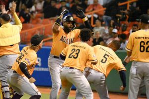 Aguilas derrotan a los Toros; lluvias suspenden dos partidos Aguilas derrotan a los Toros; lluvias suspenden dos partidos