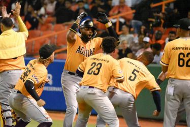 Aguilas derrotan a los Toros; lluvias suspenden dos partidos Aguilas derrotan a los Toros; lluvias suspenden dos partidos