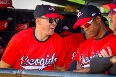 Alex Cintrón toma control de los Leones del Escogido Alex Cintrón toma control de los Leones del Escogido