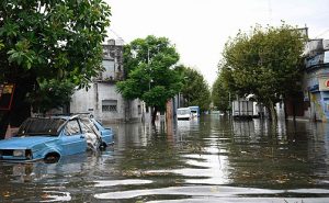 ARGENTINA: Inundaciones en víspera de cruciales elecciones