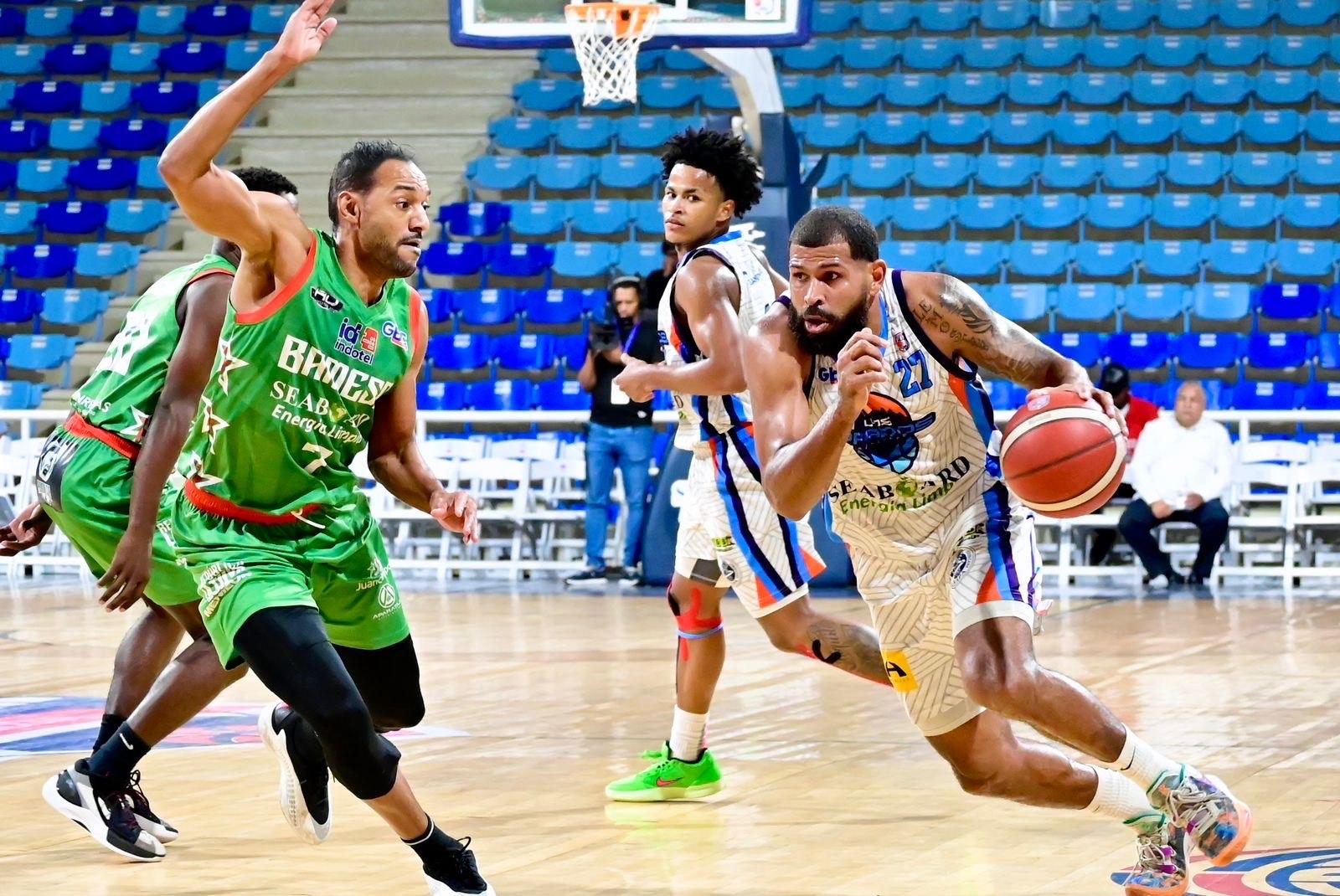 Mauricio Báez y Los Prados ganan en el baloncesto del DN imagen
