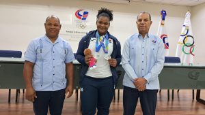 Crismery Santana recibe la medalla plata JJCC San Salvador