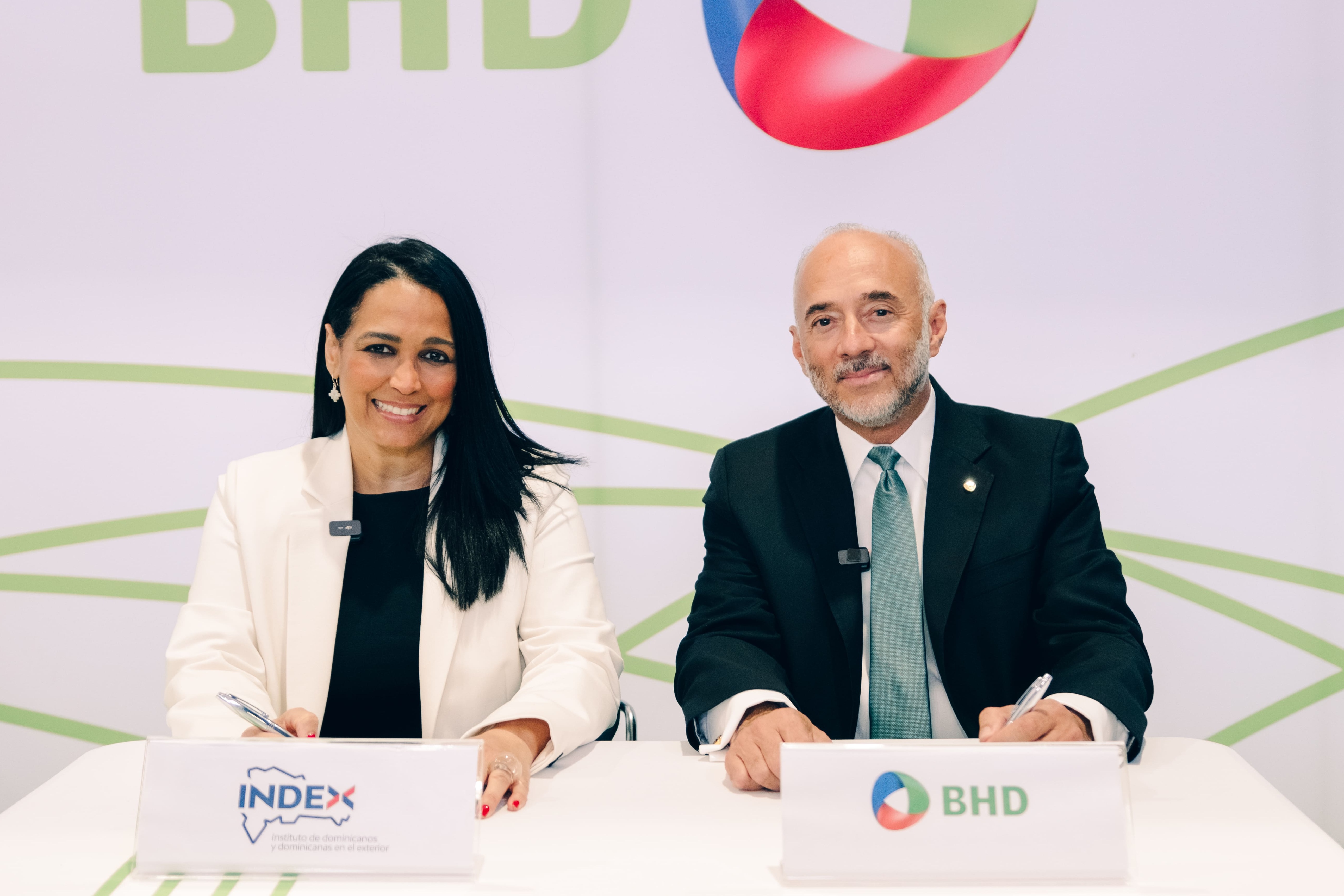 BHD e INDEX firman acuerdo para apoyar diáspora de la RD imagen