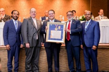 Reconocen a Yayo Sanz Lovatón como “Servidor Público 2025” Reconocen a Yayo Sanz Lovatón como “Servidor Público 2025”