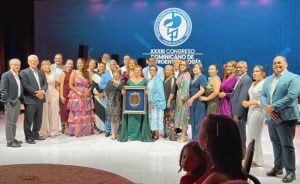 Gastroenterólogos homenajean a la doctora Gianna Blanco Nina Gastroenterólogos homenajean a la doctora Gianna Blanco Nina