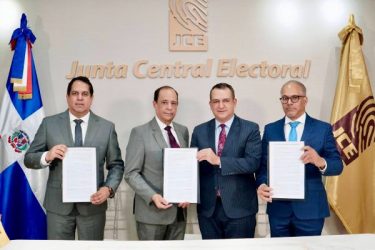 JCE y EMDOC firman contrato para confección nueva cédula JCE y EMDOC firman contrato para confección nueva cédula