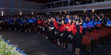 La UNAPEC inviste 903 nuevos profesionales, en acto especial