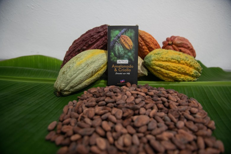 Chocolate Haití es presentado en un evento en París, Francia imagen