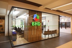 BHD inaugura una sucursal en el centro Ágora Santiago Center