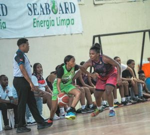 San Carlos y Pueblo Nuevo dominan baloncesto femenino San Carlos y Pueblo Nuevo dominan baloncesto femenino