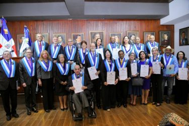 Instituto Duartiano juramenta a 23 nuevos miembros de honor Instituto Duartiano juramenta a 23 nuevos miembros de honor