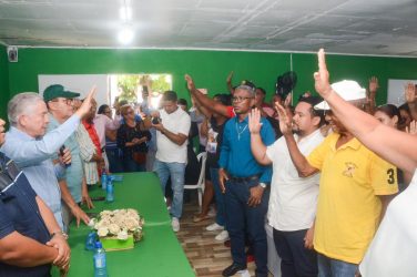 Freddy Pérez juramenta en la FP grupo dirigentes de PLD y PRM