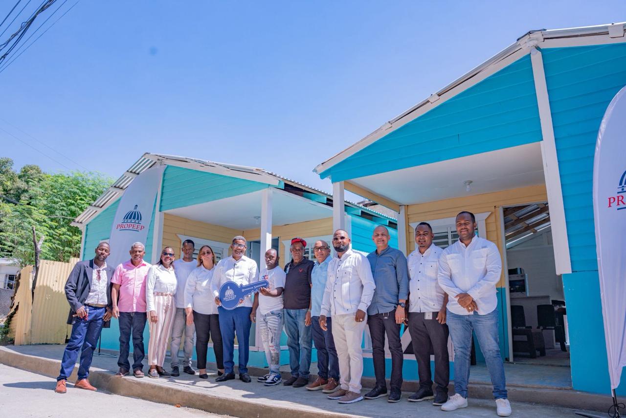 Propeep entrega dos viviendas a familias de escasos recursos imagen