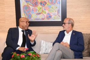 Alfredo Pacheco y Presidente Parlatino tratan de diplomacia