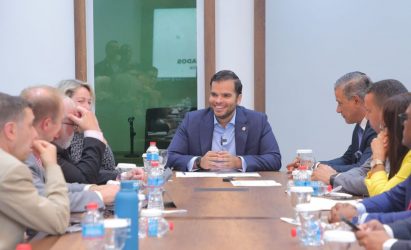 El diputado Vicente Sánchez recibe parlamentarios británicos El diputado Vicente Sánchez recibe parlamentarios británicos