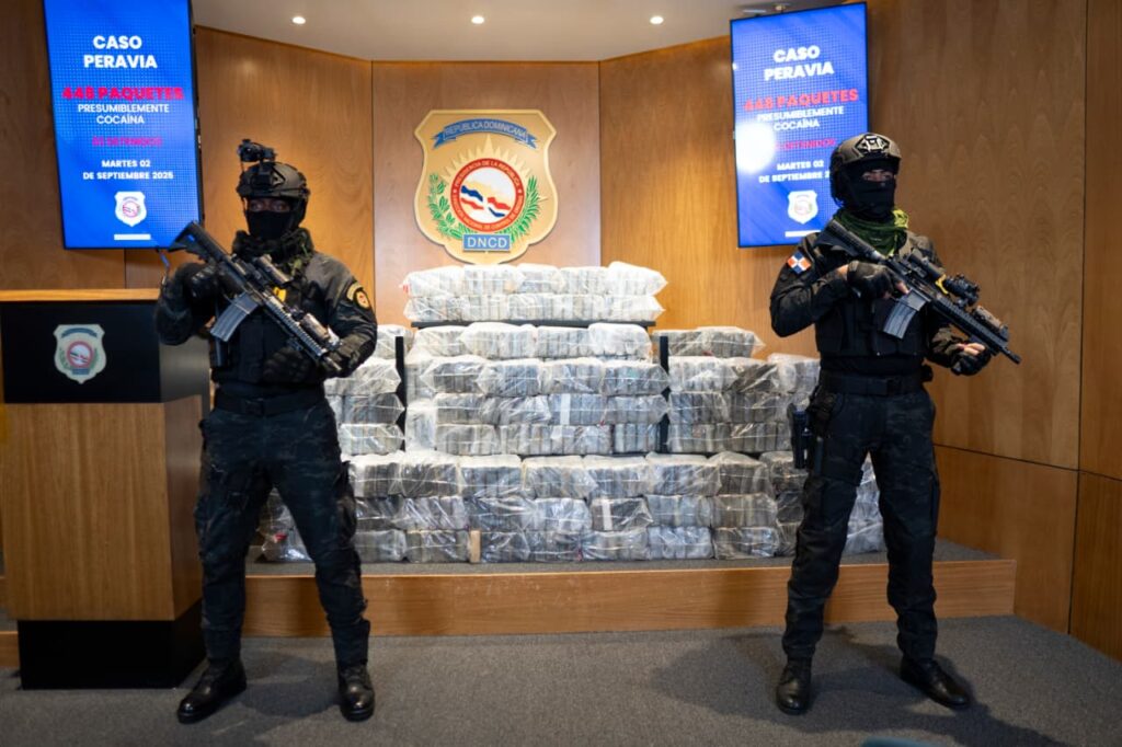 La DNCD ocupa 650 paquetes de cocaína cerca costas de Baní imagen
