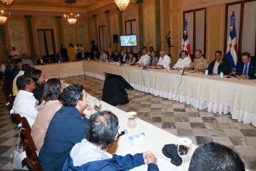 Gobierno suspende labores y clases en nueve provincias RD