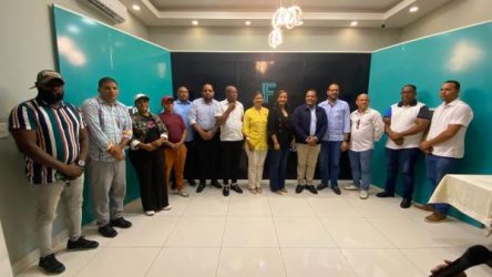 Respaldan proyecto de becas universitarias estudiantes de SC