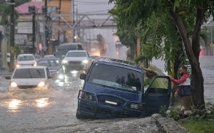 ‘Melissa’ golpea Jamaica; llega a la isla de Cuba con categoría 4