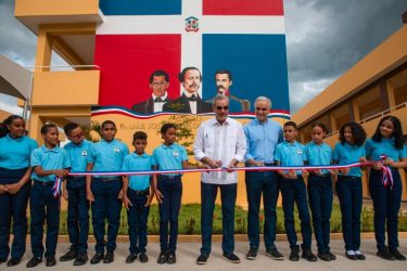 BONAO: Presidente inaugura el Liceo Padre José S. Fernández BONAO: Presidente inaugura el Liceo Padre José S. Fernández