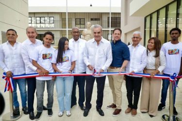 Presidente inaugura el Centro Universitario de la UASD-Cotuí Presidente inaugura el Centro Universitario de la UASD-Cotuí