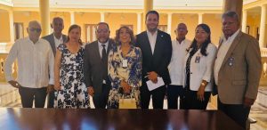 Presidente Abinader recibe comisión consejo Jarabacoa