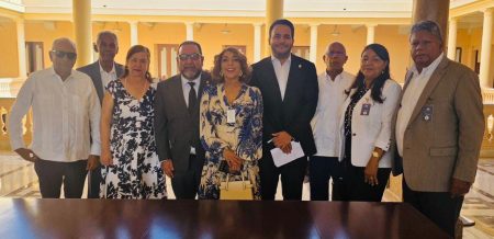 Presidente Abinader recibe comisión consejo Jarabacoa Presidente Abinader recibe comisión consejo Jarabacoa