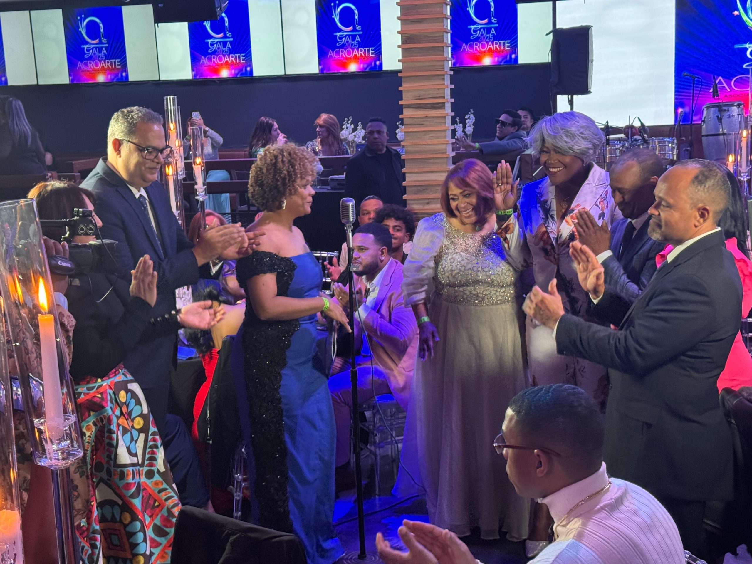 Raymond Abad es juramentado presidente filial Acroarte de NY imagen