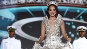 Miss Mundo Dominicana se despide corona al estilo realeza