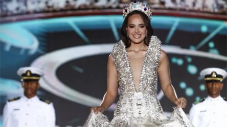 Miss Mundo Dominicana se despide corona al estilo realeza Miss Mundo Dominicana se despide corona al estilo realeza