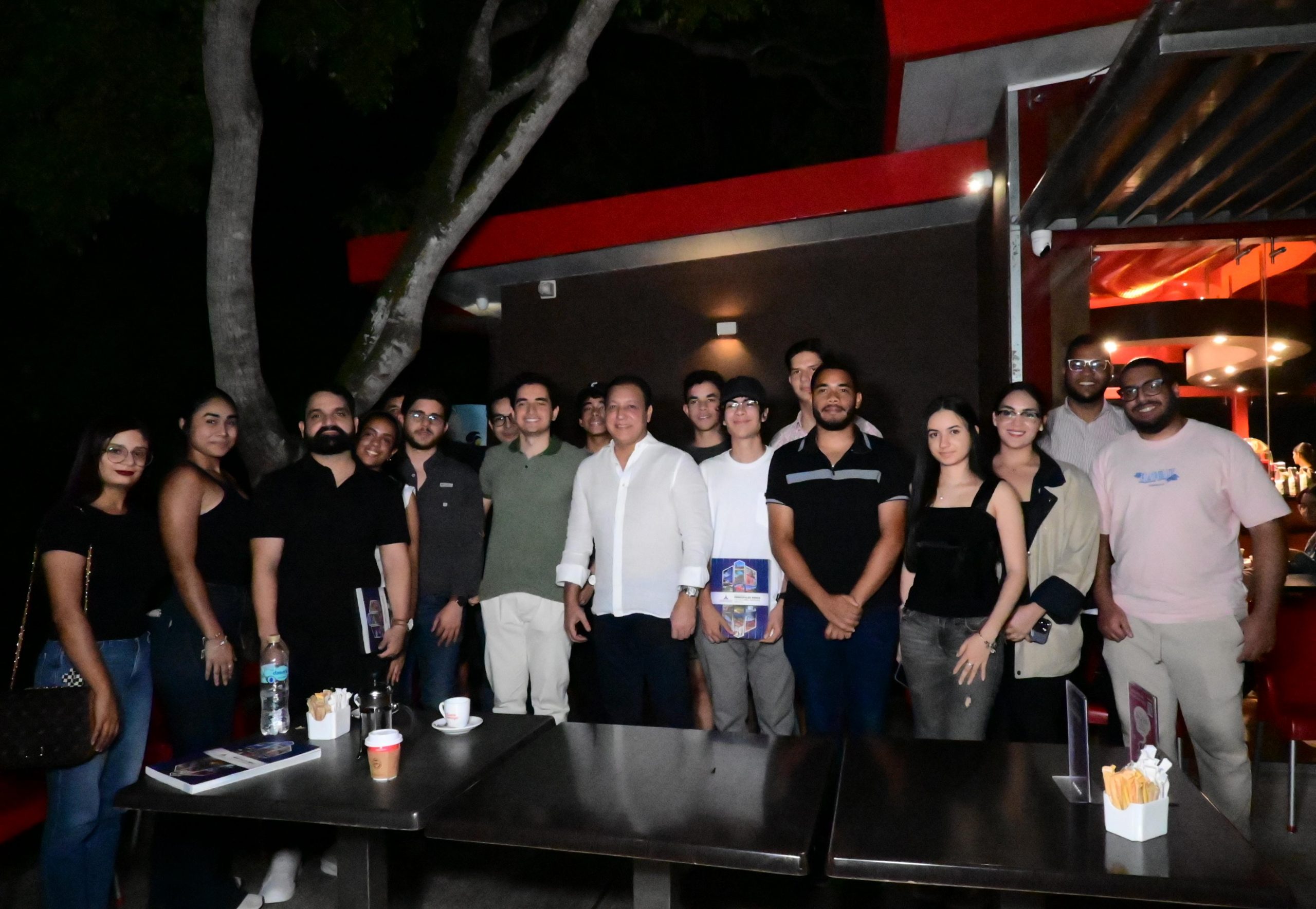 Abel llama estudiantes asumir liderazgo para enderezar el país imagen