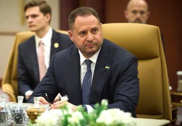 Renuncia por corrupción la «mano derecha» de Zelenski