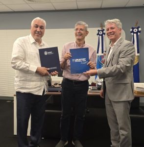 UNAPEC y Universidad de Brasil firman convenio colaboración UNAPEC y Universidad de Brasil firman convenio colaboración