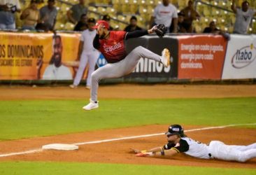 Aguilas se afianzan en liderato beisbol; Licey y Gigantes ganan Aguilas se afianzan en liderato beisbol; Licey y Gigantes ganan