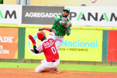 Aguilas derrotan Licey; Estrellas vencen Leones; Toros triunfan